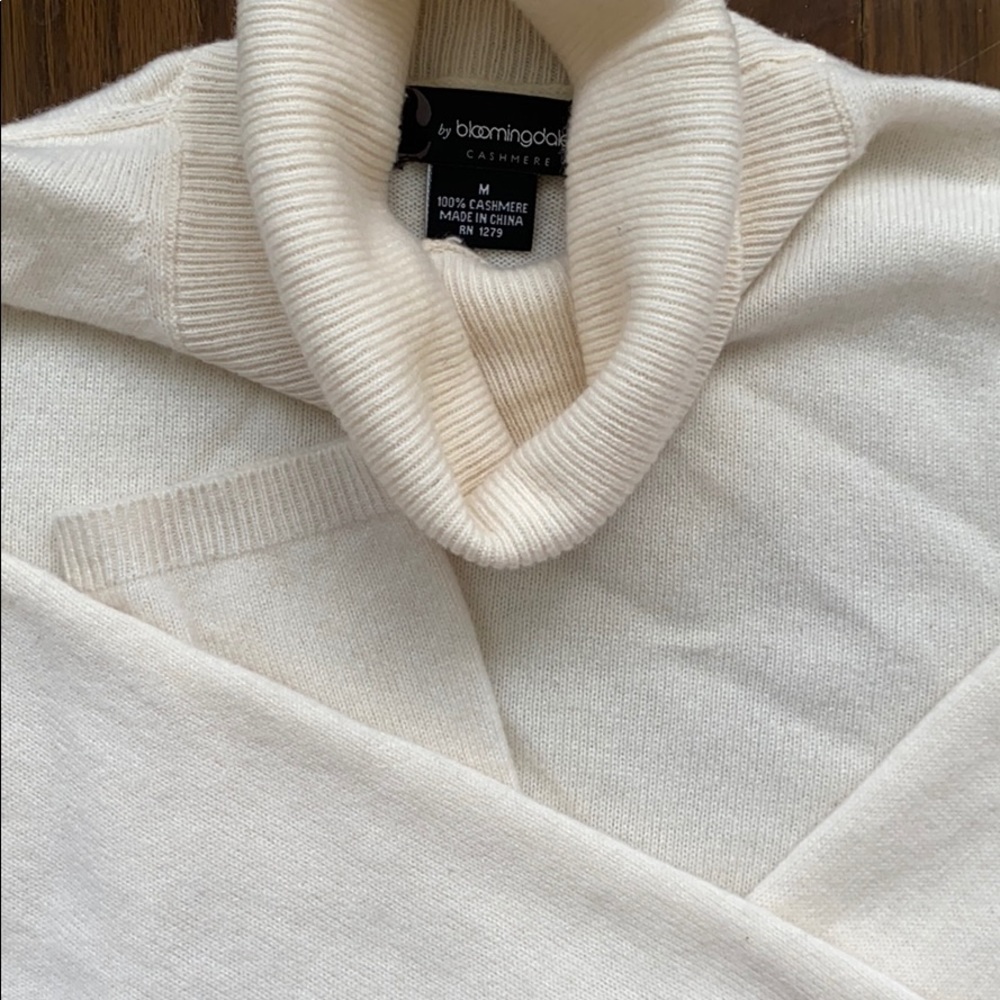 Cream 100% Cashmere Turtle neck Knit Sweater
